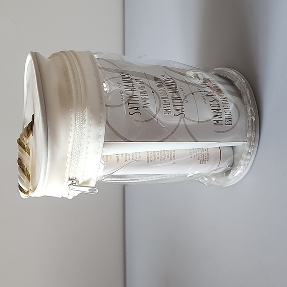 NIB. Mary Kay Satin Hands Nourishing Collection.☆☆☆☆☆ - Picture 8 of 8